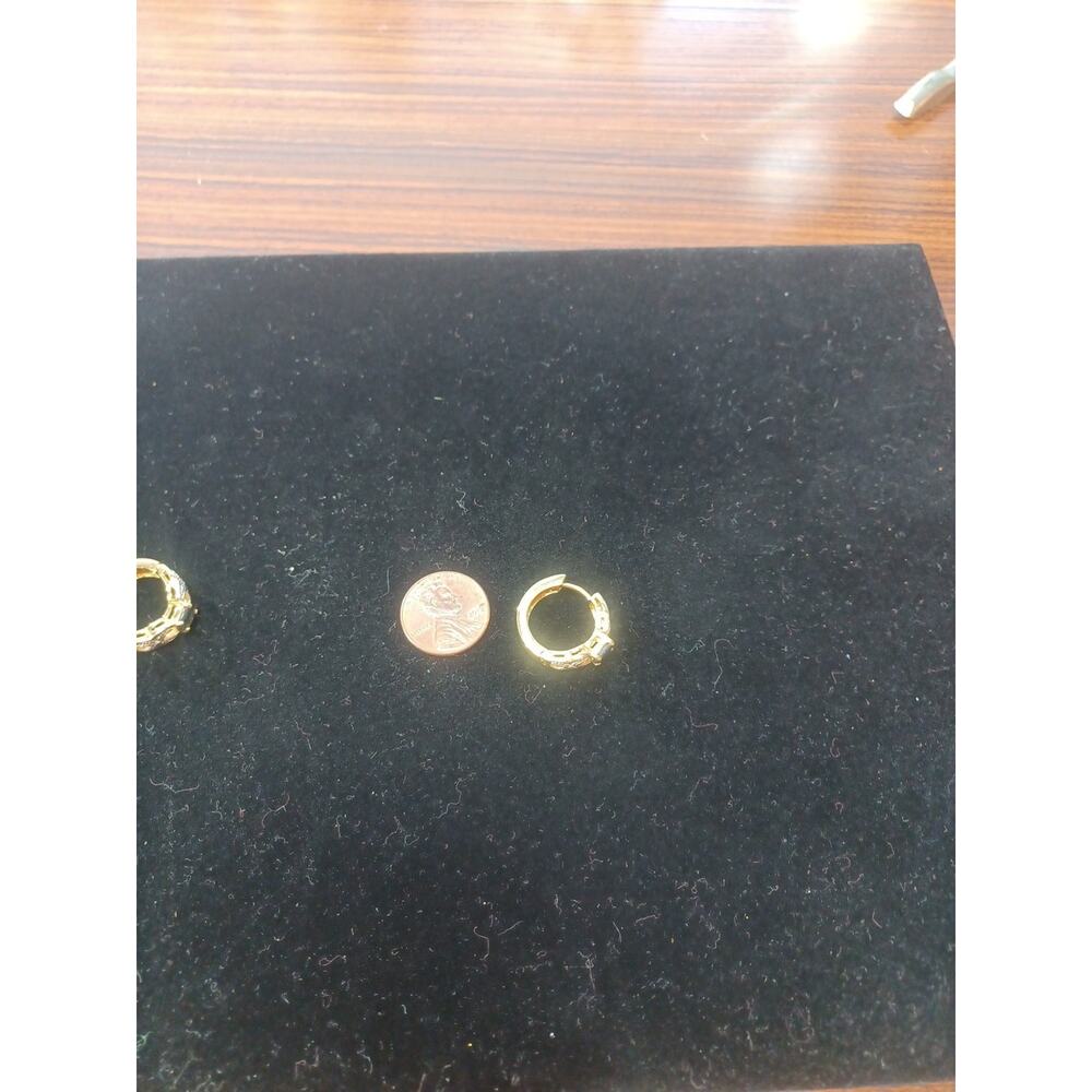 Gold Toned Oval Black Stones Round Hoop Peirced Earrings Modern Beautiful Fun - Picture 6 of 6